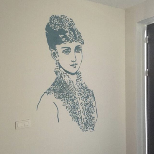 Muurschildering Dame